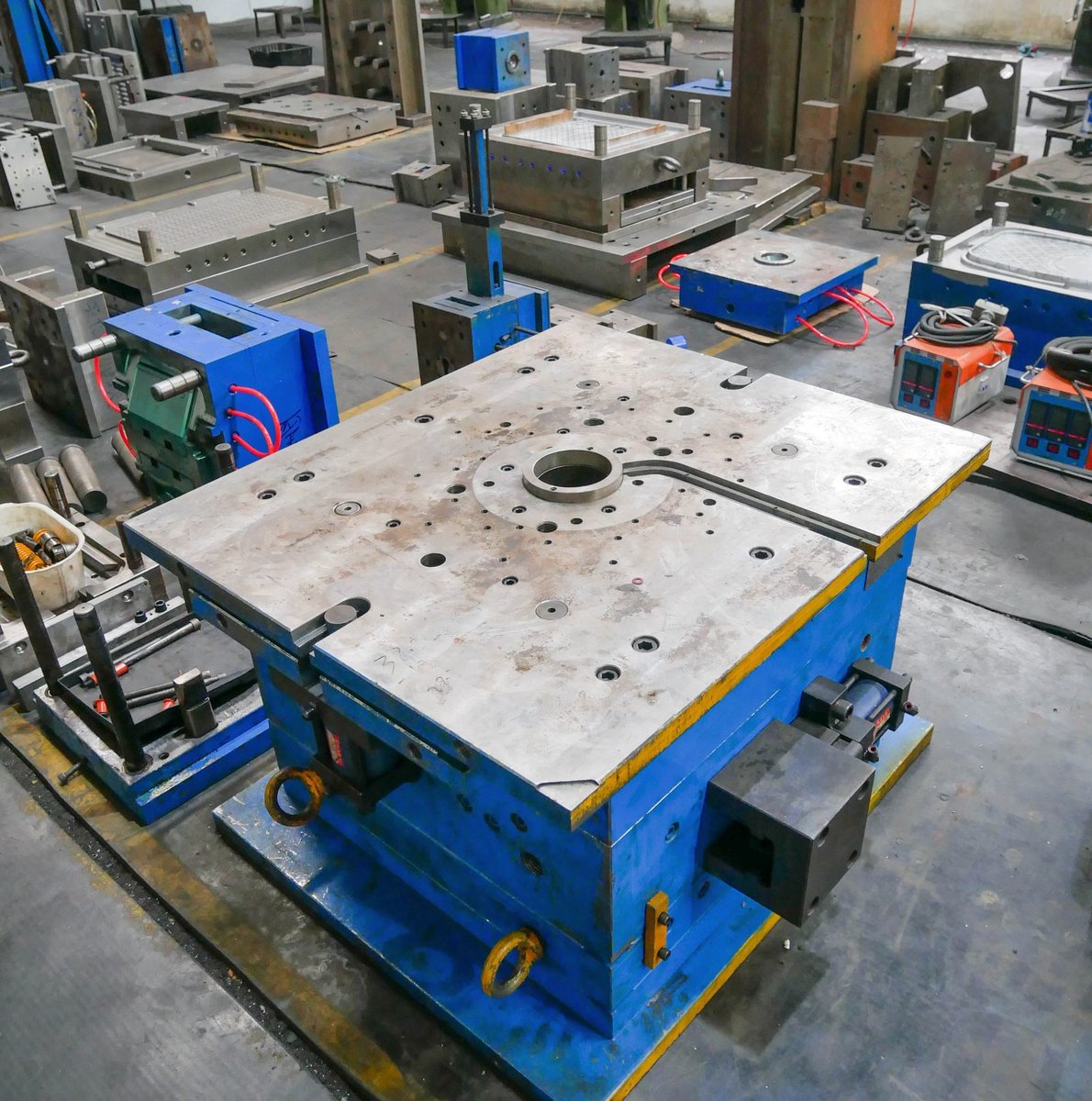 Mold manufacturing workshop